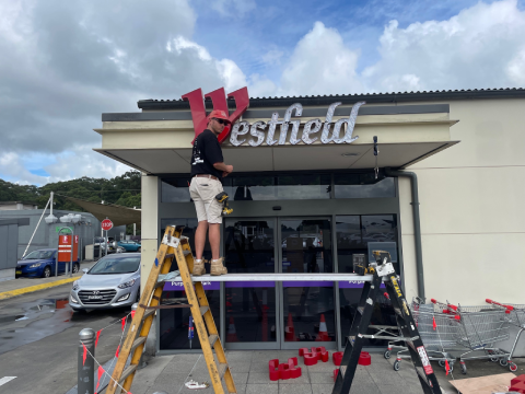 Illuminated Signage 12 F3F3089B 841F 421D B42B CBD26E6B041C
